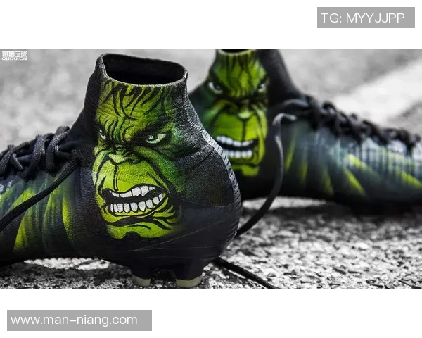 创意十足的足球星笔袋设计让你在学习中也能感受绿茵场激情