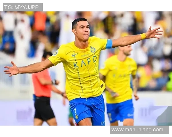 足球巨星荣耀时刻登台领奖 引领赛场新风潮尽显风采